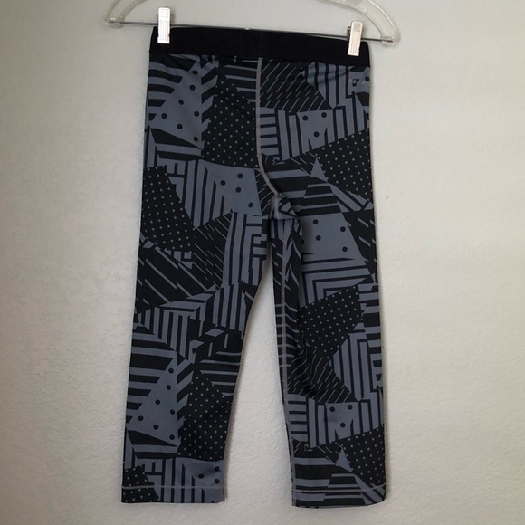 Nike geometric black Gray Capri leggings Women Medium - Picture 2 of 6